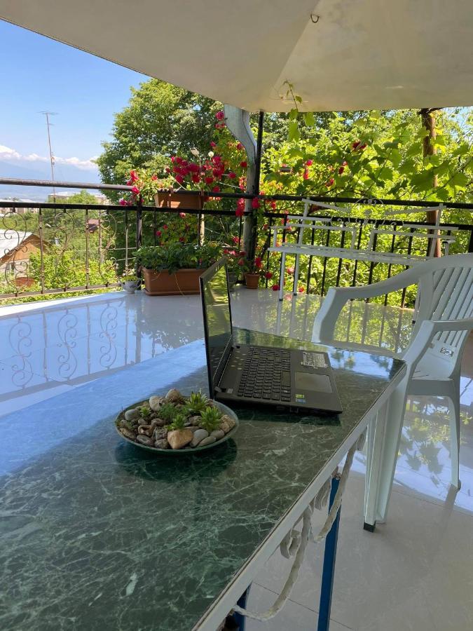 Nino's Veranda Apartment Telawi Exterior foto